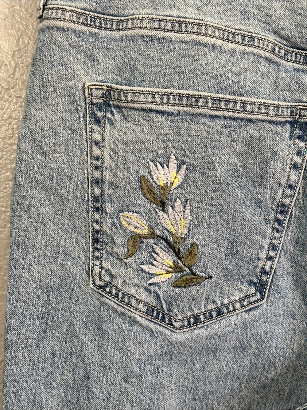 Lands’ End Floral Embroidered Mid Rise Relaxed Straight Leg Jeans Sz. 14P - Picture 8 of 9